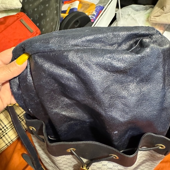 Gucci Stylish Black and Gray Bucket Bag - Picture 13 of 13